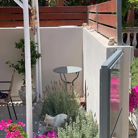 Athena Luxury アパート